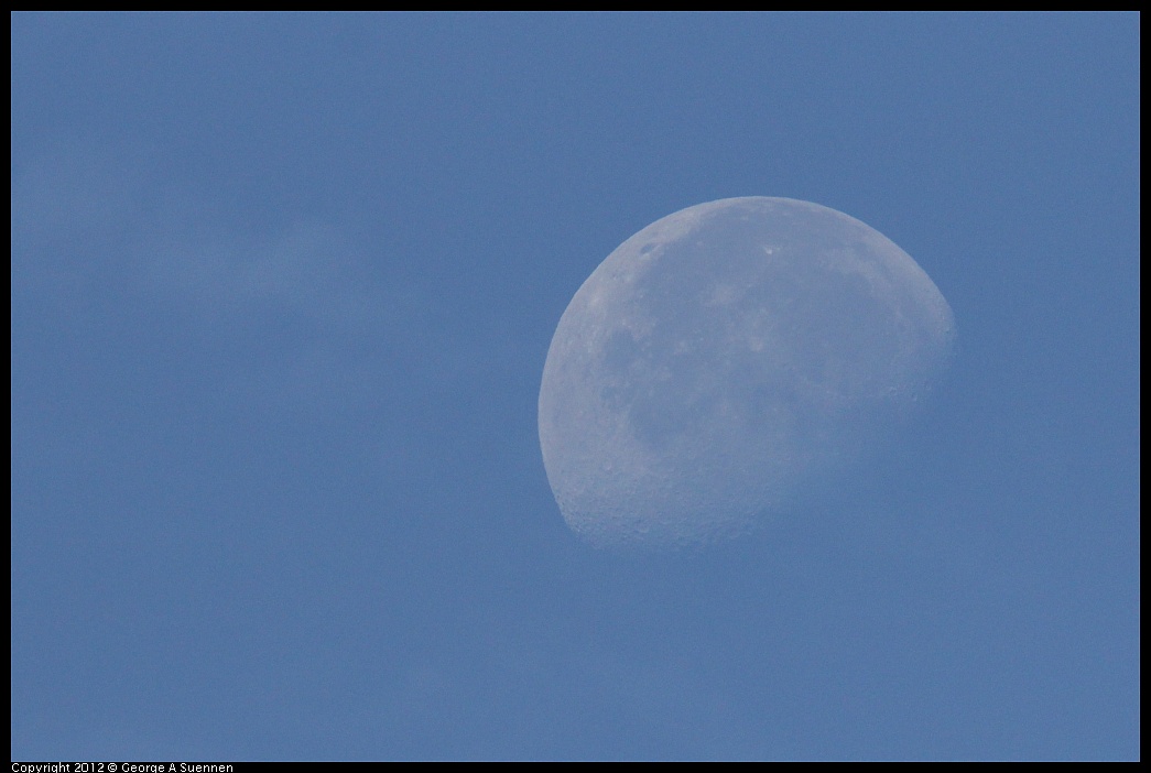 1005-090545-01.jpg - Moon